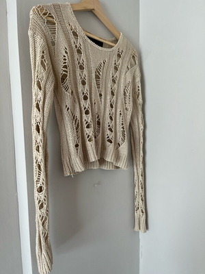 Parisian beige sweater like new, fits XS and S sizes