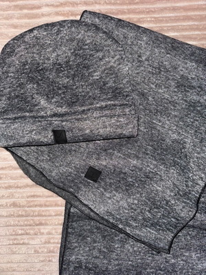 LouisXVI beanie and scarf set like new, gray