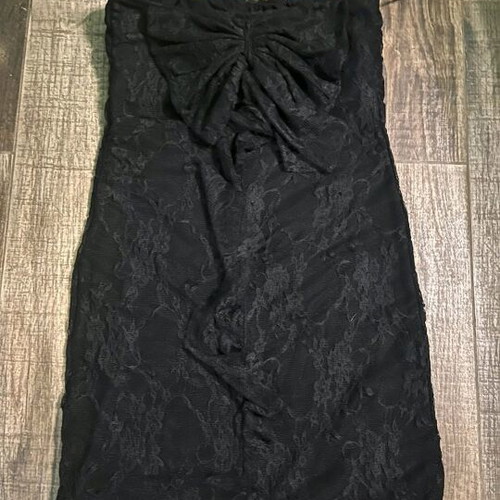 Lace blouse black like new, strapless with bow