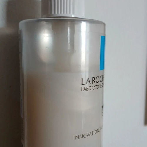Facial cleansing cream used for acne-prone skin