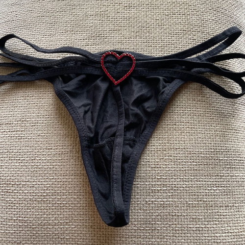 Wonderbra thong new with heart jewel