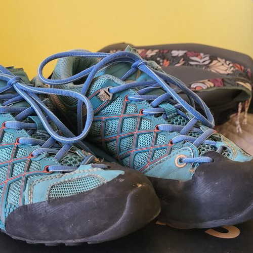 Salewa hiking shoes size 38 with reinforced toe and heel, blue