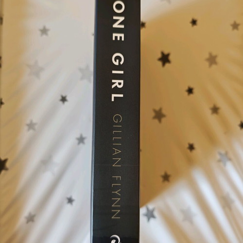 Gone Girl book like new, English
