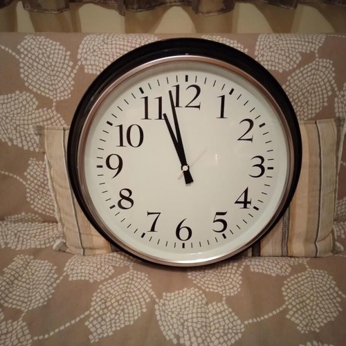 Bravur wall clock 59 cm like new, analog