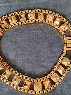 Juicy Couture metal necklace with pave pyramid stones gold new