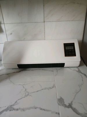 Wall-mounted 2000W heater with remote control, like new
