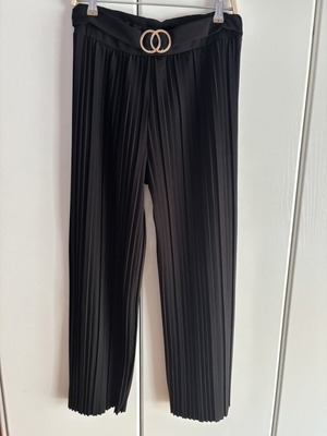 Pleated wide-leg pants with gold belt detail, Italian