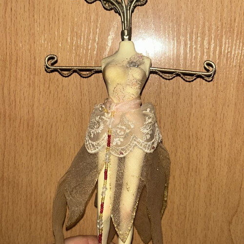 Jewelry doll used beige jewelry holder