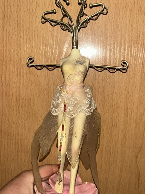 Jewelry doll used beige jewelry holder