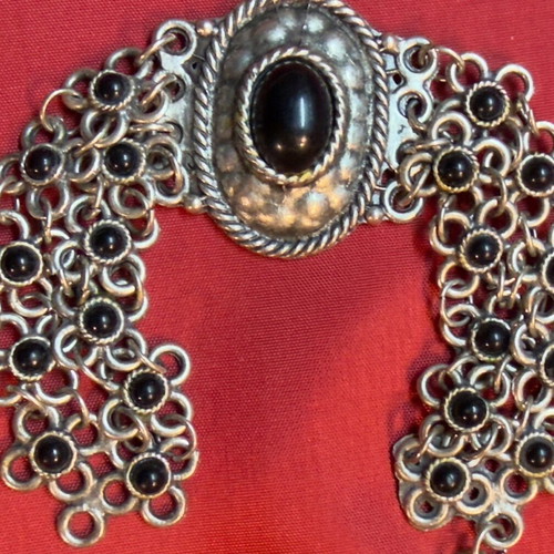 Vintage bracelet with black stone and filigree technique like new