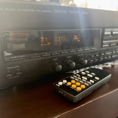 Yamaha RX-V393 RDS Audio Video Receiver like new with remote control
