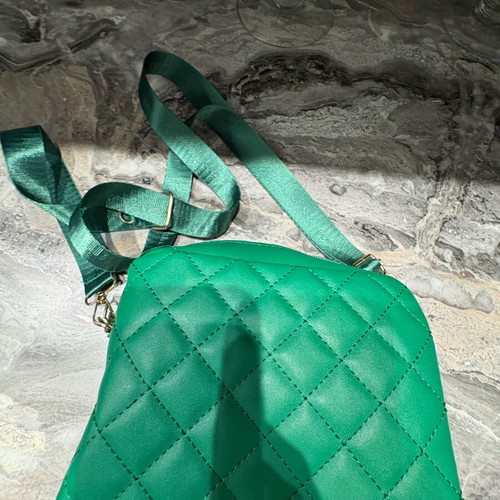 Quilted green crossbody shoulder bag new, unused