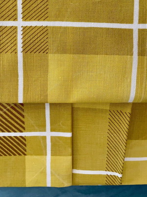 Квадратно покривало 1,05cm x 1,05cm с 4 салфетки като ново