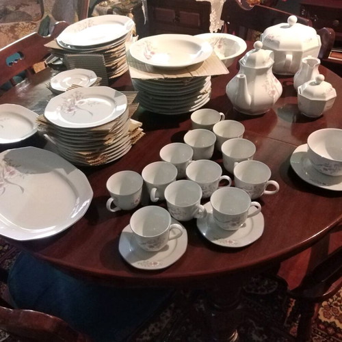 Bavarian porcelain dinnerware set new, 70 pieces
