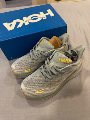 Hoka Clifton 9 αθλητικά παπούτσια καινούργια, πολύχρωμα, μέγεθος 39.5
