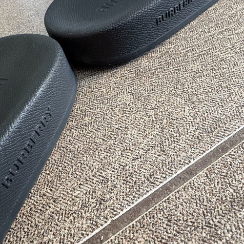 Burberry flip flops like new, size 45, black and orange