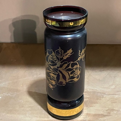 Glass vintage vase like new with gold details and roses