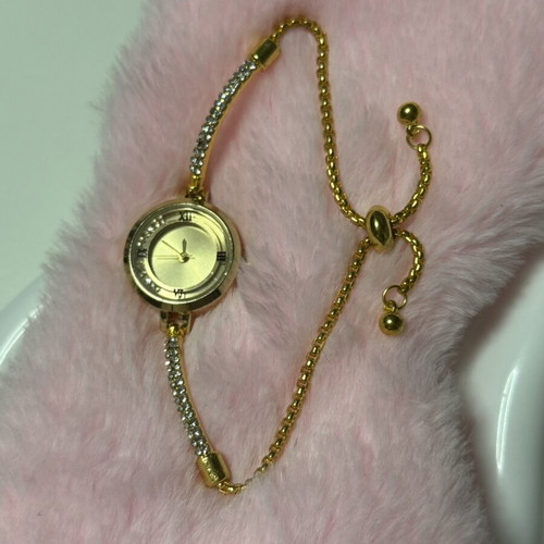 Gold elegant women's wristwatch