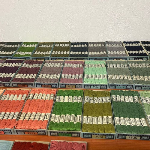 Mouline thread packs set 100, like new