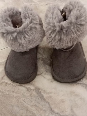 Children's slippers new, size 18/19, gray with fur lining