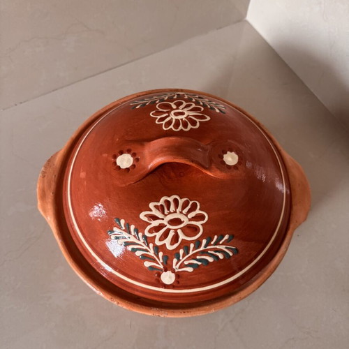Handpainted Clay Casserole from Portugal like new