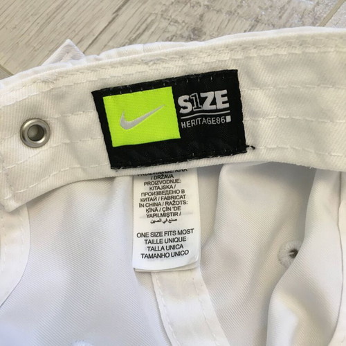 Nike unisex hat like new, white