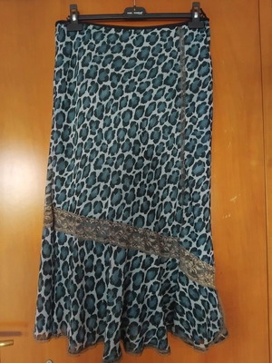 Blue leopard midi skirt like new with muslin and lace