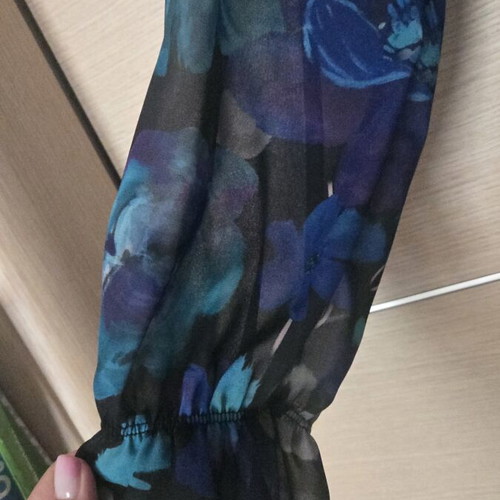 Long floral dress like new with front slit and soft back elastic