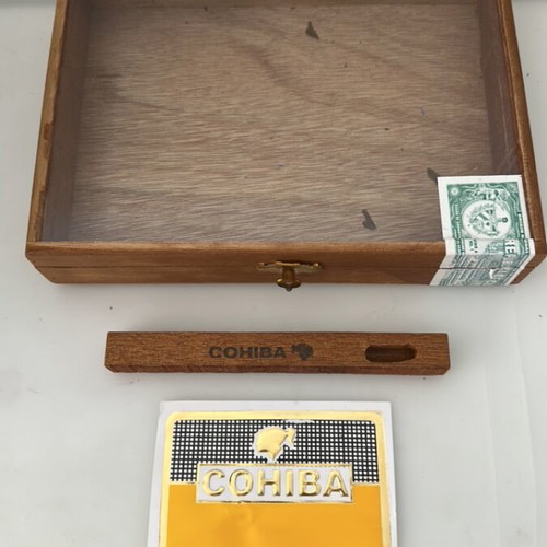 Cohiba Havana’s cigar box like new with glass lid collectible
