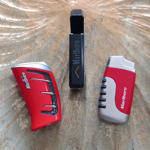 Vintage Marlboro collectible lighters like new with metal case