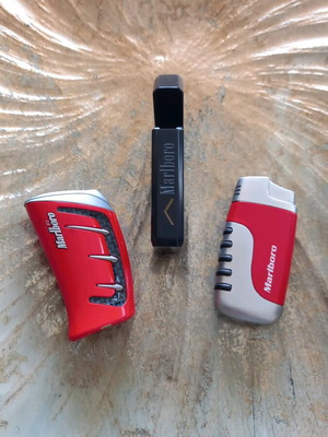 Vintage Marlboro collectible lighters like new with metal case