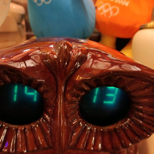 Vintage owl digital clock like new porcelain