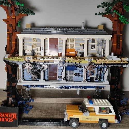 Lego Stranger Things set like new with box and instructions