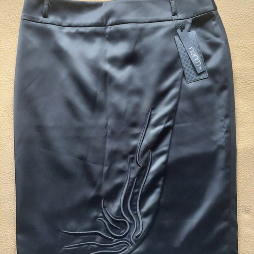 Black satin skirt new, size Large 42