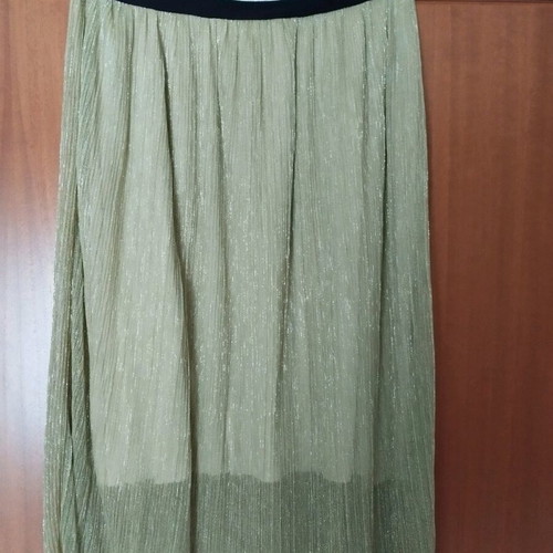 Pleated gold skirt one size like new