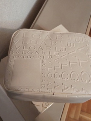 Bvlgari несесер нов в бежово бяло
