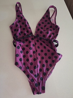 Polka Dot Swimsuit with Waist Belt like new, size M