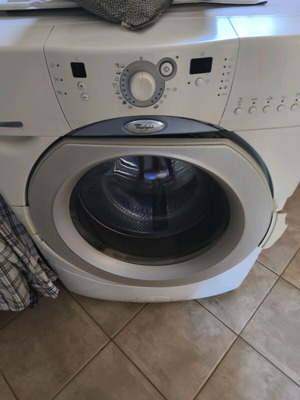Πλυντήριο Whirlpool μεταχειρισμένο, 10 κιλών, κατηγορία ΑΑ+, με πρόβλημα στην πόρτα επισκευάσιμο