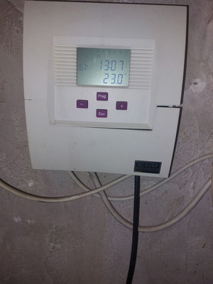 Heating controller with external sensor like new, heat compensator