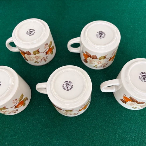 Porcelain cups set of 5 with floral decoration, like new