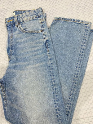 Bershka Light Wash Jeans New With Pockets