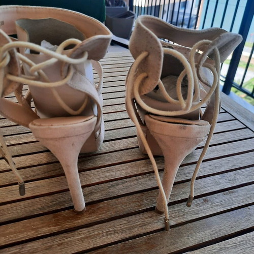 Beige high-heeled sandals like new, size 39