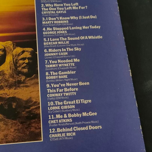 Country Legends vinyl record like new, 24 greats