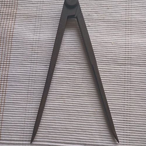 Metal antique compass used