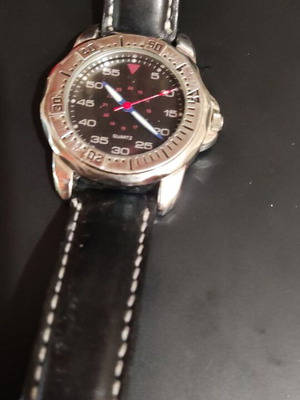Men's quartz watch like new