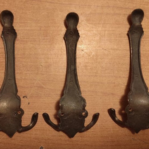 Set of 5 vintage brass wall hooks like new