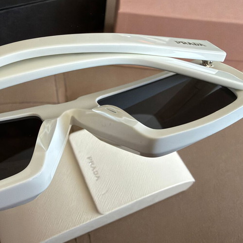 Prada SPR24Y sunglasses like new, white frame, unisex