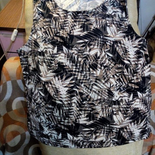M&S Collection Women's Sleeveless Leaf Print Top like new EU 42