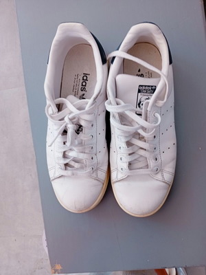 Adidas Stan Smith αθλητικά παπούτσια μεταχειρισμένα, νούμερο 39,5, λευκά με μπλε λεπτομέρεια