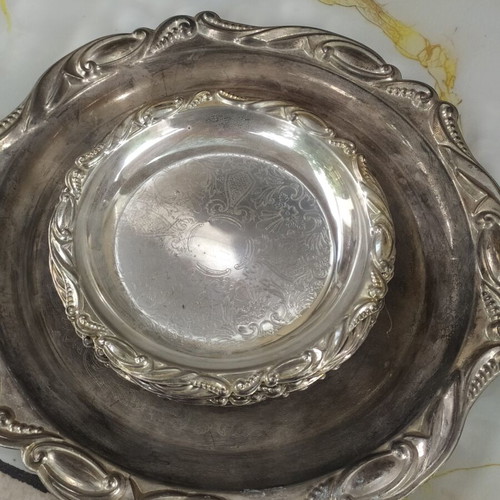 Decorative plates used, set